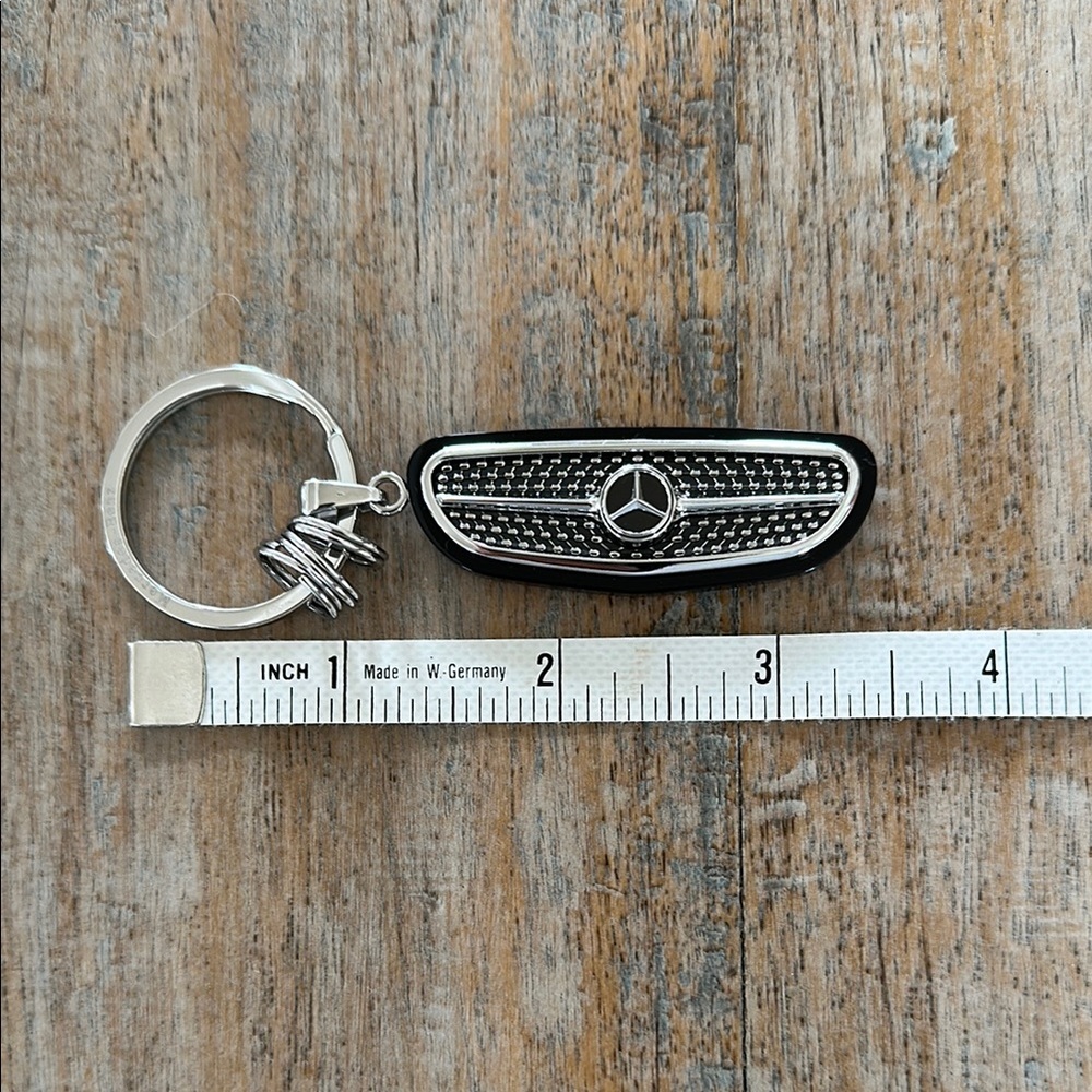 Mercedes-Benz Silver and Black Grill Key Ring - Picture 3 of 3